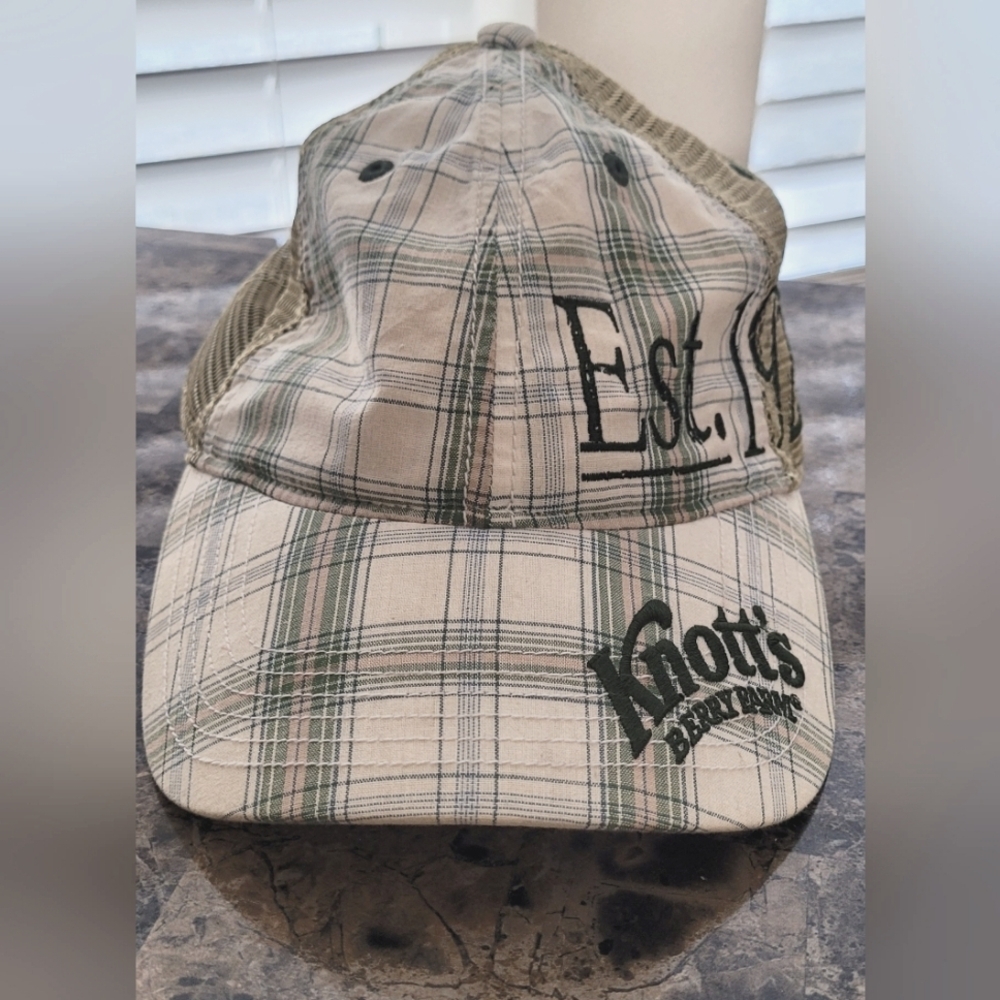 NWOT Knott's Berry Farm Plaid Vintage STYLE Baseball Cap